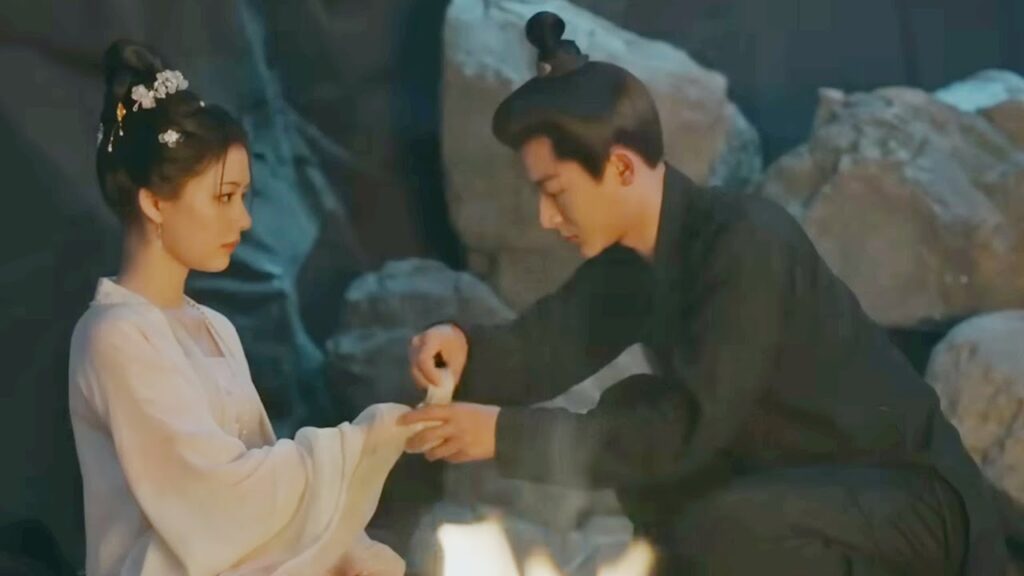 بقيت في الخارج طوال الليل لإنقاذ بطلنا المطارد فتدمر سمعتها تمامًا👀مشهد من "نهوض نينغ"