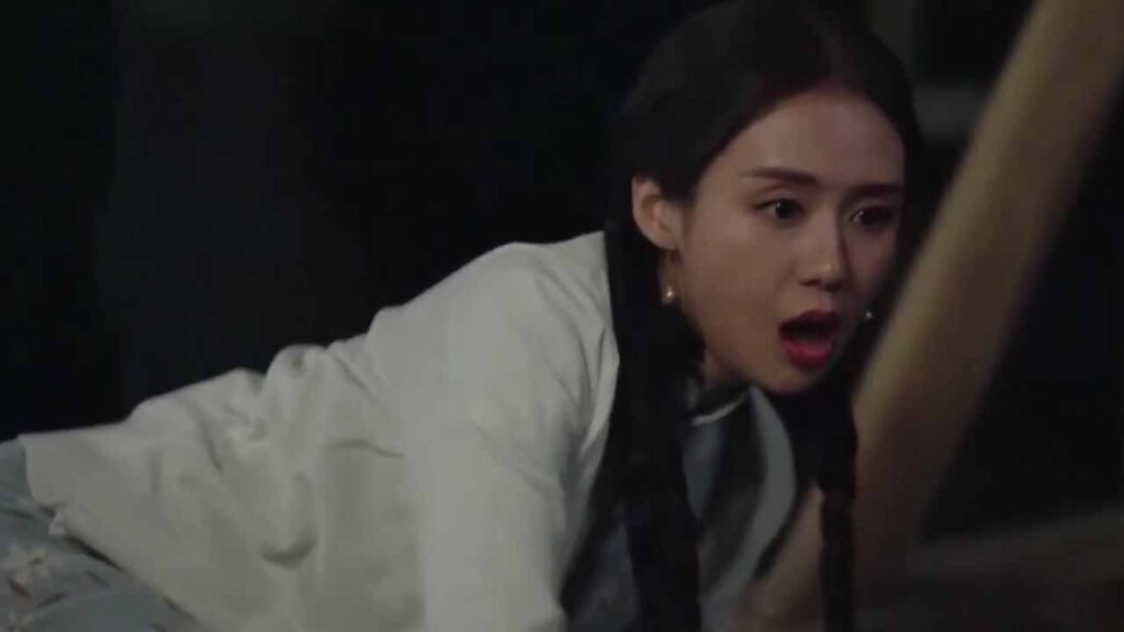 يحميـها و تقع عليـه الستارة لكـنها تهرب ❤️( الجمال القبيح ) يحميـها و تقع عليـه الستارة لكـنها تهرب ❤️( الجمال القبيح )