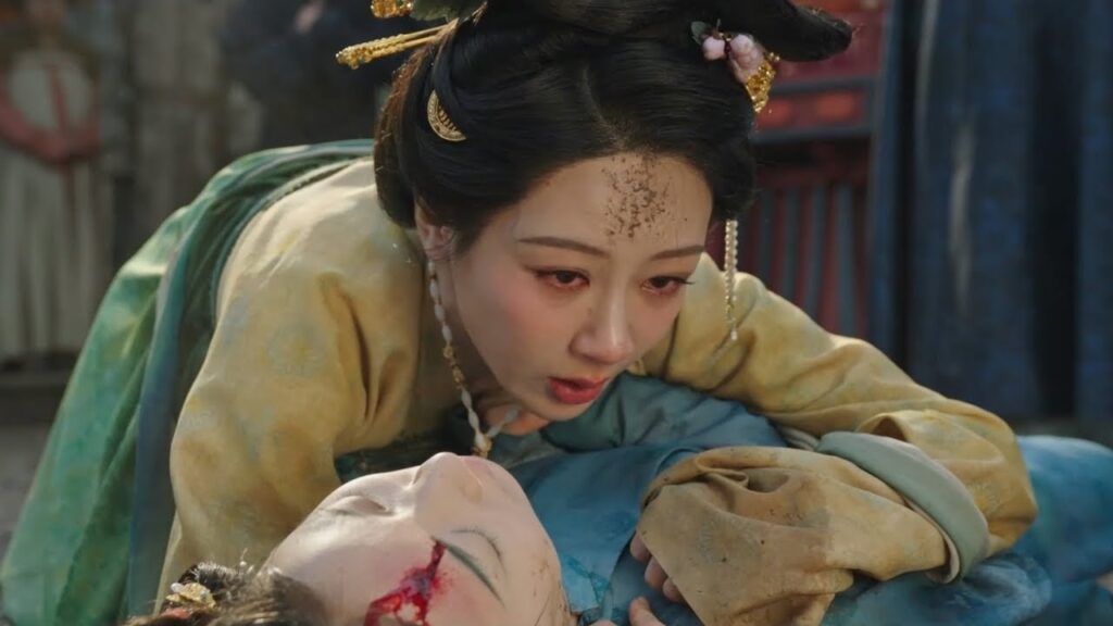 تستيقظ بطلتنا أخيرًا بعد موت خادمتها فتصفي ممتلكات العائلة للانتقام👀مشهد من "ازدهار الفاوانيا"