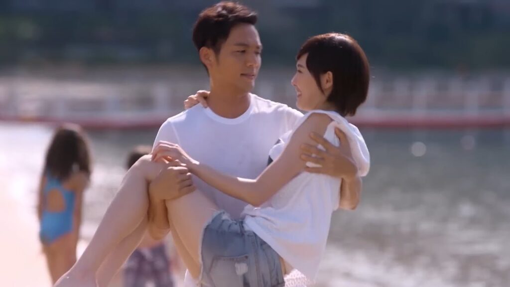 يصبح الرئيس المستبد مولعا تماما بحبيبته فبمجرد سقوطها يركض إليها ليحمها بين أحضانه! مشهد من إشراقتي