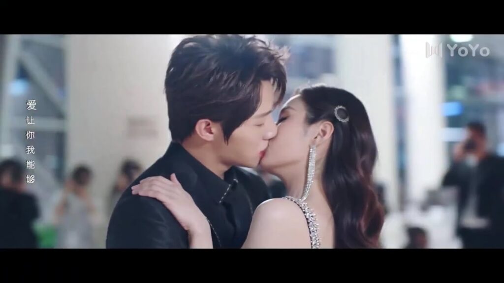 الفنانة المشهورة تعلن عن علاقتها بمديرها امام الجميع❤️( الجمال القبيح  )