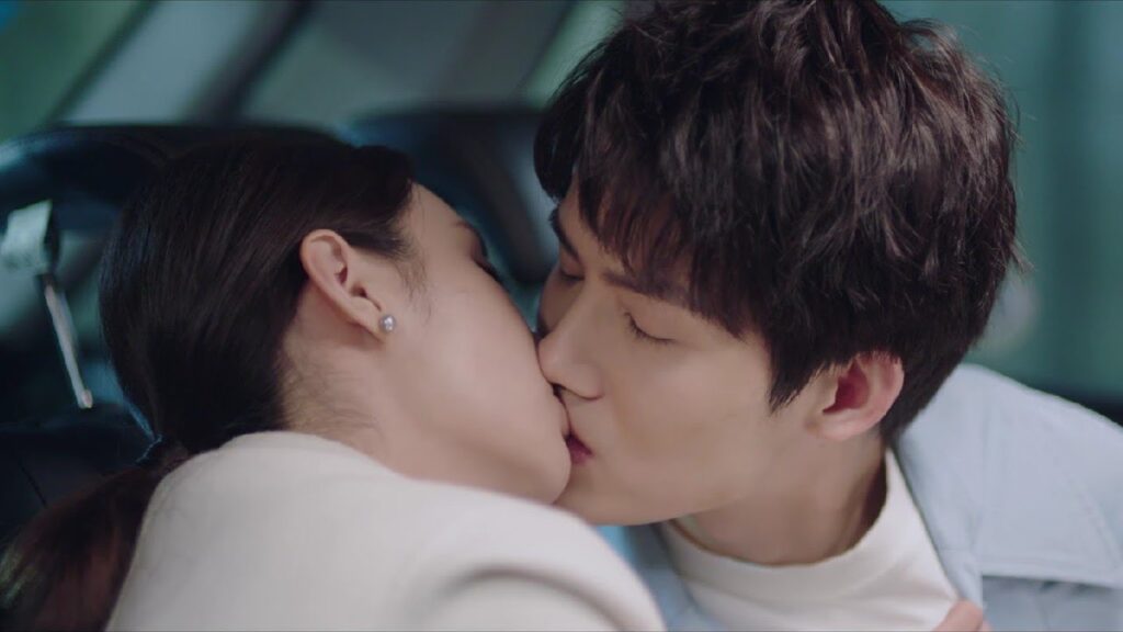 لماذا موعدنا يكون في السيارة دائماً❤️( الجمال القبيح  )