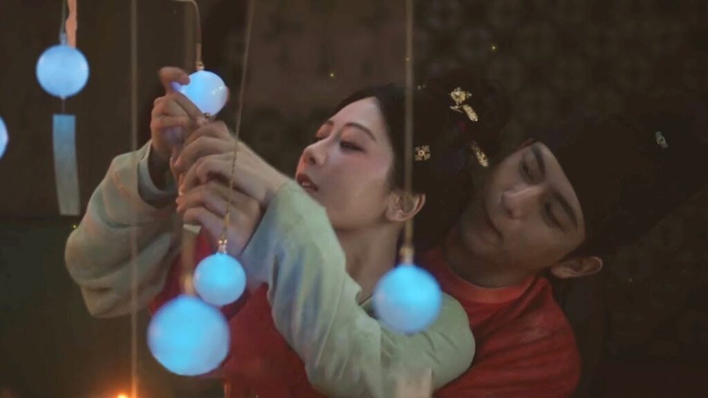 تحبس الخالة اللطيفة البطلان في نفس الغرفة وسرعان ما تتطور علاقتهما❤️مشهد من "ازدهار الفاوانيا"