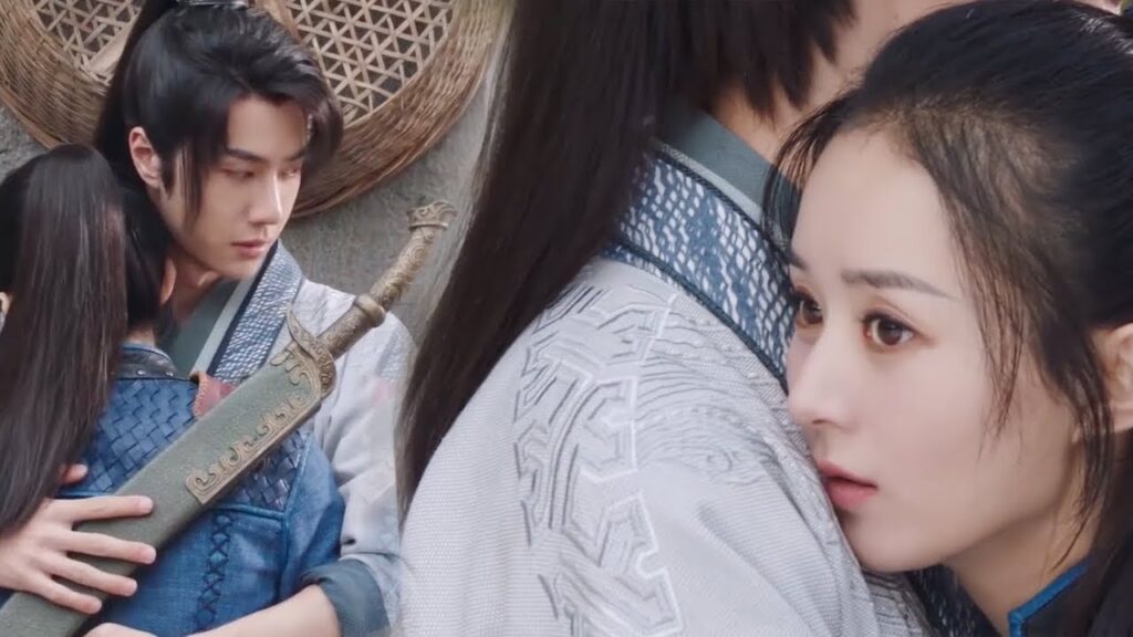 العدو موجود حولهما ولكنهما يعانقان بعضهما البعض بقوة ويرفضان الانفصال❤️👀مشهد من "أسطورة فاي"