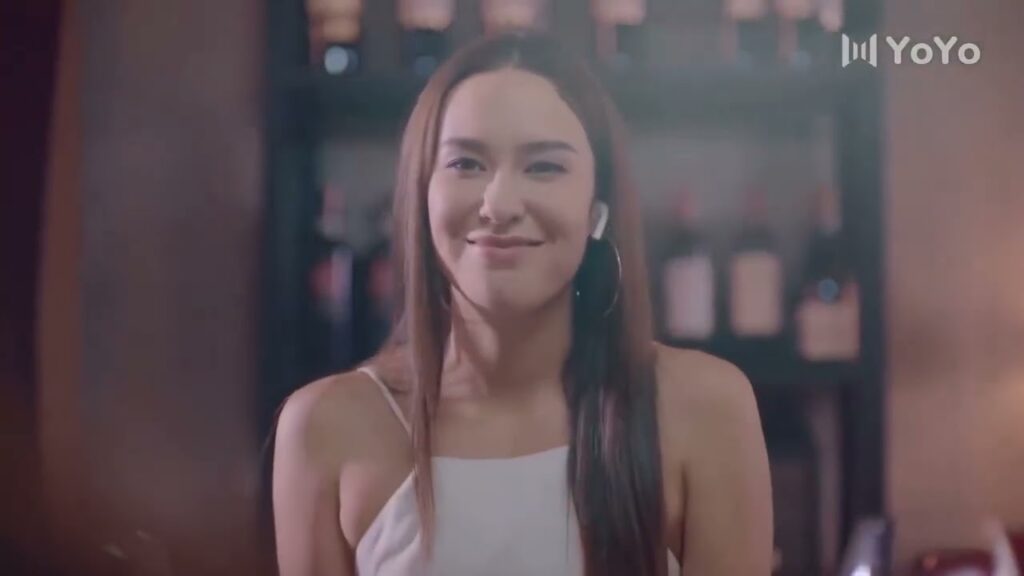 تقارن نفسـها بصديقتها الجميـلة و ترفض مقابلة ذلك الرجل ( انتي جميلة )