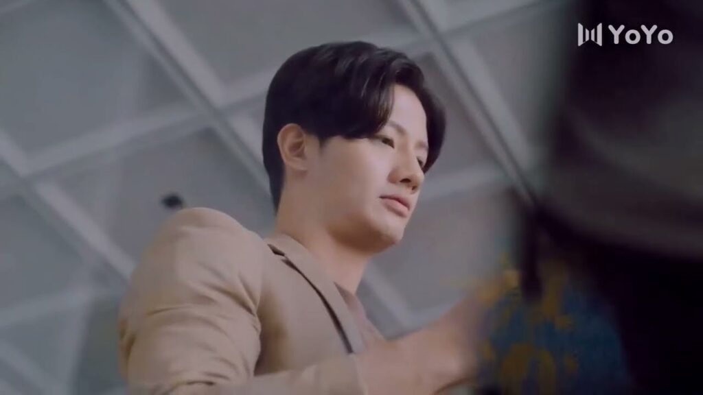 تختبأ في مكتب الرئيس و يكاد ان يكشف أمرهم ❤️( انتي جميلة )