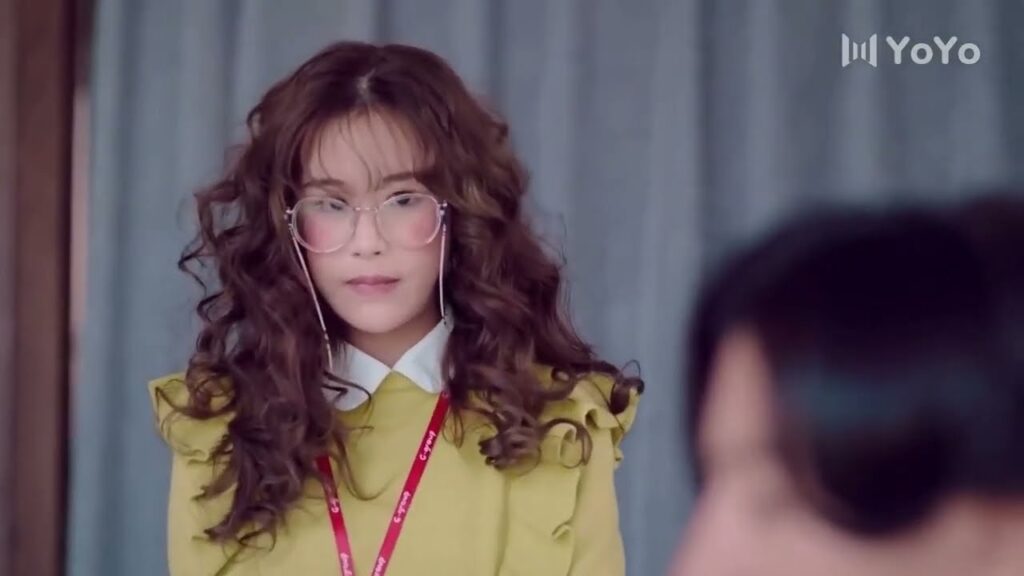 يرفض التحدث معها و يعاملها ببرود فجأة ( انتي جميلة )