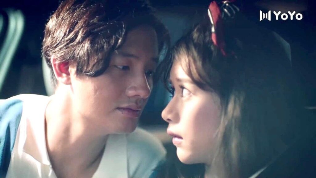 اخيراً قبـلتي الاولى من الشخص الذي احبه ( انتي جميلة )