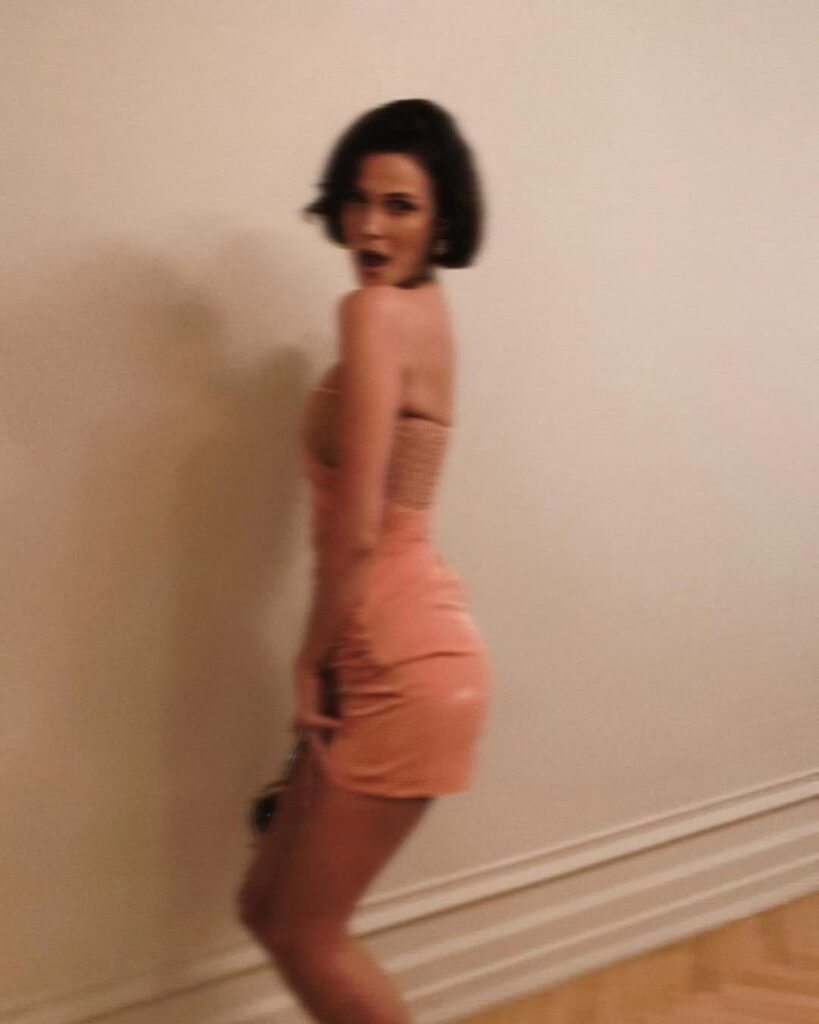 Büşra Develi - Blur