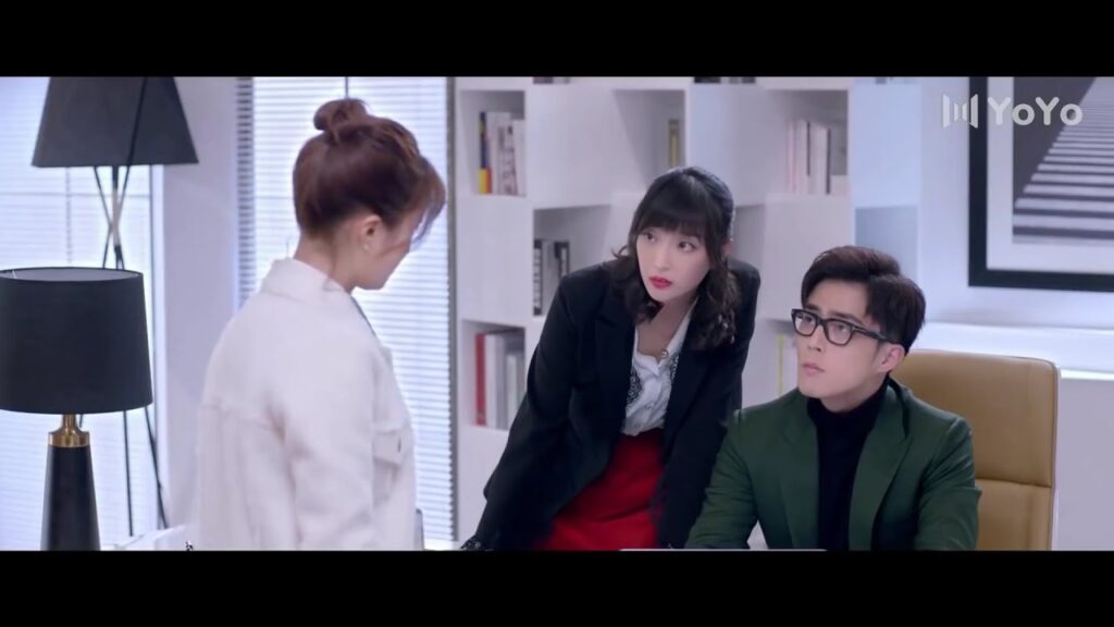 تريد ان تتعامل مع حبيبها بهدوء بعد رؤيتـه من حبيبتـه السابقة❤️ ( هي التي احبها )