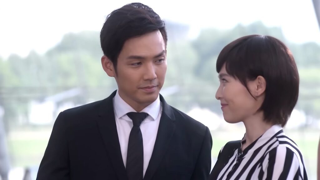 يشعر زوجها وطليقها بالغيرة عليها فيحاولان إزعاج بعضهما البعض والتصرف بطفولية! مشهد من دراما إشراقتي