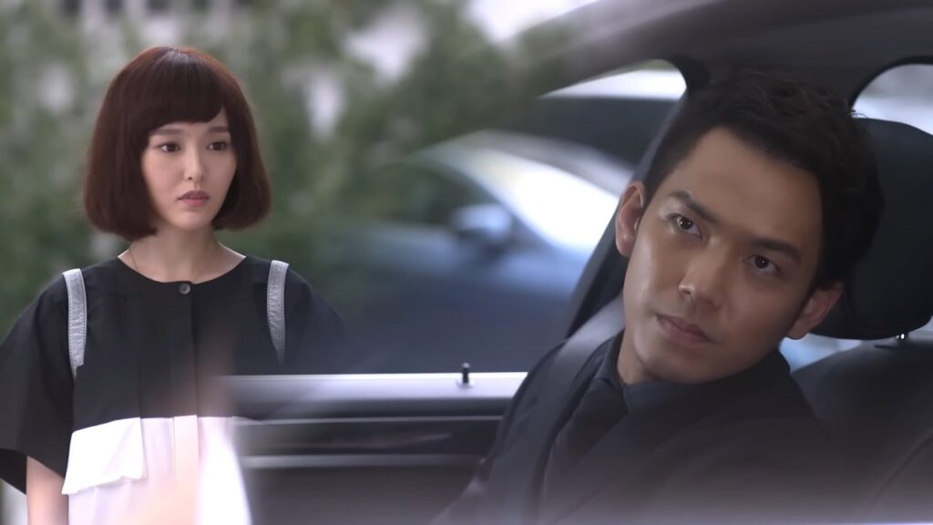 يسمع عن قدوم فتاته فيتخطى العمل ويسرع لمطاردتها ليأخذ طريقة التواصل معها! مشهد من دراما "إشراقتي"