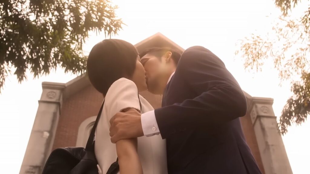 يعرض الزواج عليها ثانية فلم يستطع الاثنان الانتظار للعودة إلى المنزل لقضاء الليل معا مشهد من إشراقتي