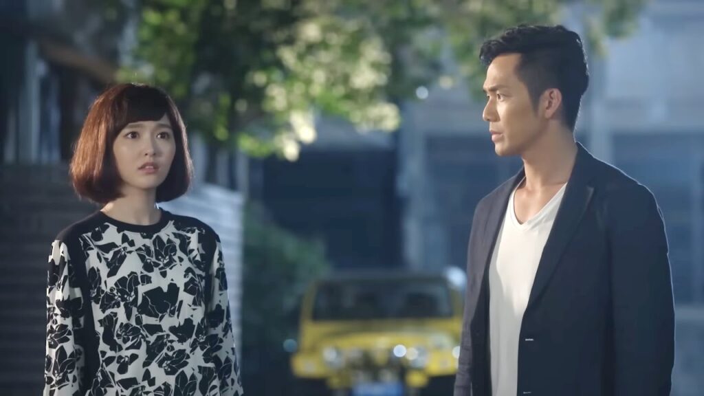 يأخذها ليذكرها بأوقاتهما القديمة فيحبط برؤيتها لا تتذكر ولم تزور أماكن حبهما! مشهد من دراما إشراقتي