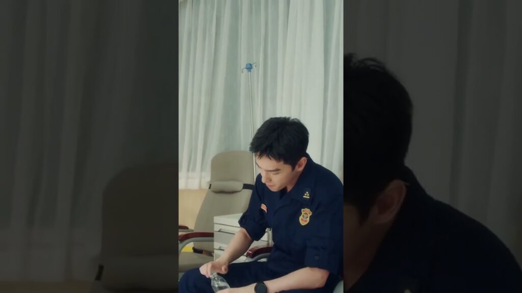 قلقة على حالة سونغ يان، أسرعت لإحضار الدواء.| Fireworks of My Heart | MangoTV Arabic