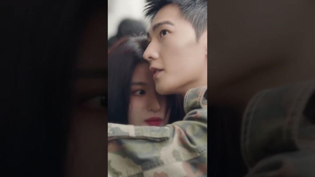 ضيق المساحة في المترو جعل قلوبهم تخفق أسرع.|Fireworks of My Heart | MangoTV Arabic