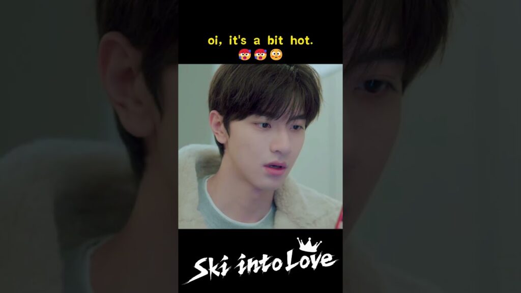 ينصدم بالقصص المصورة التي ترسمها عنه 😱😂 #تزلج_بالحب  #YOUKU  #SkiIntoLove #estheryu #LinYi #YuShuxin