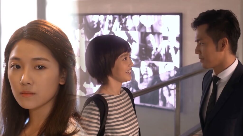 تواجه فتاة حبيبها في موعد مع منافستها فتشعر أن الغيرة تستهلكها! مشهد من دراما "إشراقتي"