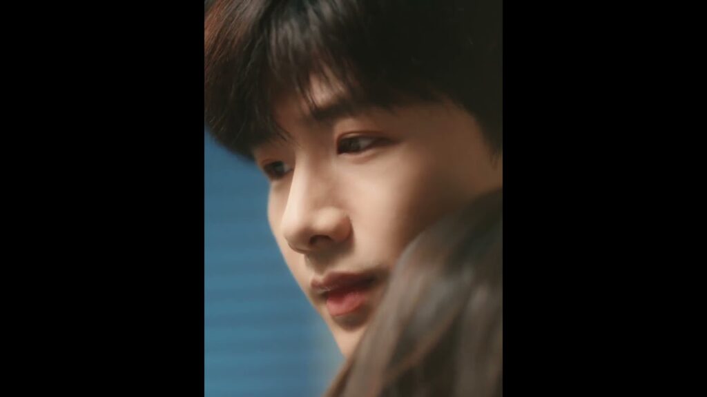 تنسى تعبها بعد حضن و قبلة منه 💕 #baijingting  #اول_صقيع#zhangruonan  #thefirstfrost #youku #shorts