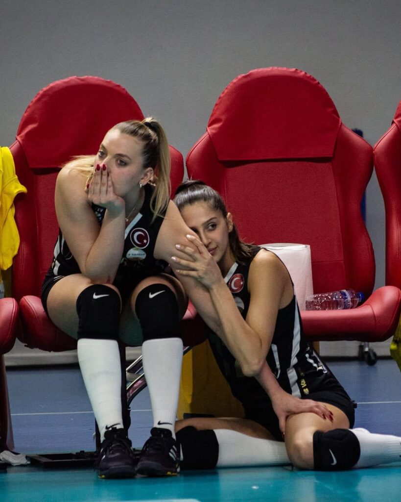 Cansu Özbay ve Derya Cebecioğlu