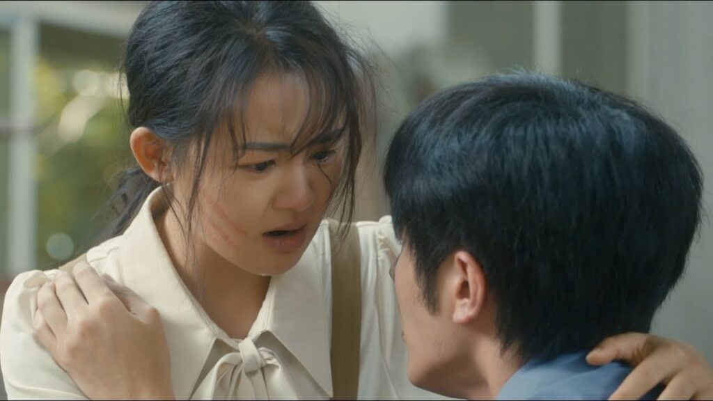 يخطف المتنمر زوجة الرئيس الوسيم وكان مستعدًا للتخلي عن حياته وممتلكاته لإنقاذها😯❤️من "ربيع ملتهب"