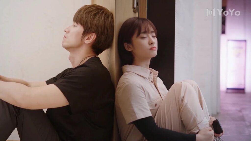 تصبح مساعدة المصمم المشهور الذي كانت تحلم ان تعمل معه ( عد نجومك المحظوظة )