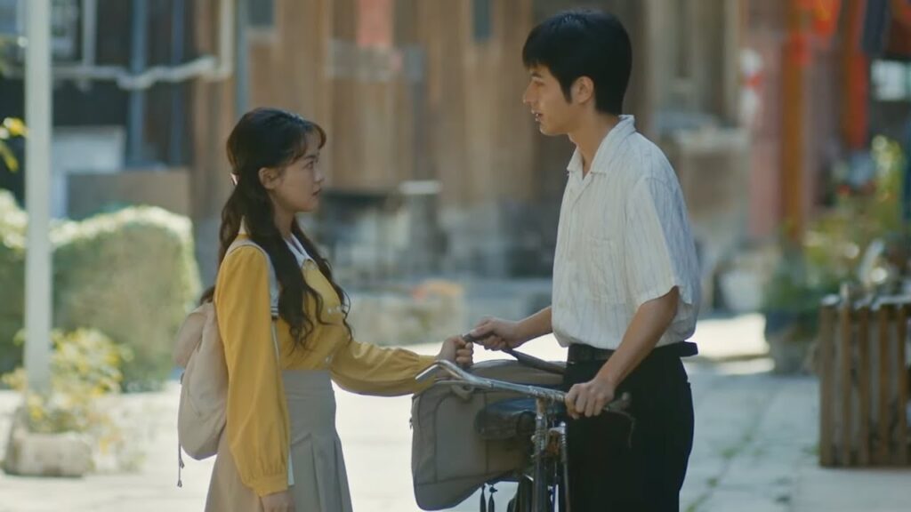 طرد بطلنا الريفي زوجته الجميلة من المنزل لأنه أراد منها مواصلة دراستها!👀😯مشهد من "ربيع ملتهب"