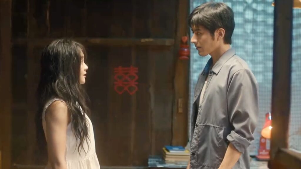 تبدأ علاقة البطلين بعقد زواج مزيف فيه يقرران العيش معًا والتظاهر أمام الآخرين❤️مشهد من "ربيع ملتهب"