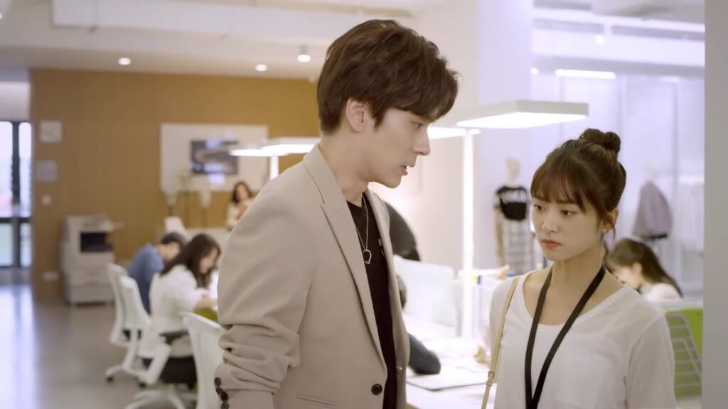 تطرد من الشركة بسبب فضيحة مواعدتها مع الرئيس💔🔥 ( عد نجومك المحظوظة )