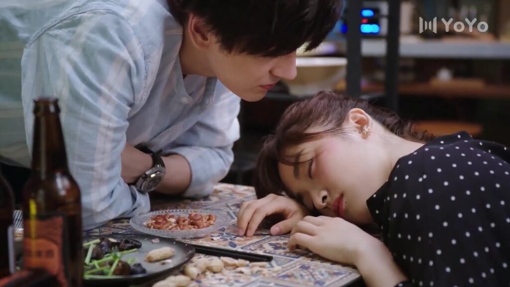 هل يمكنني ان أقبلها وهي نائمة ؟❤️( عد نجومك المحظوظة )