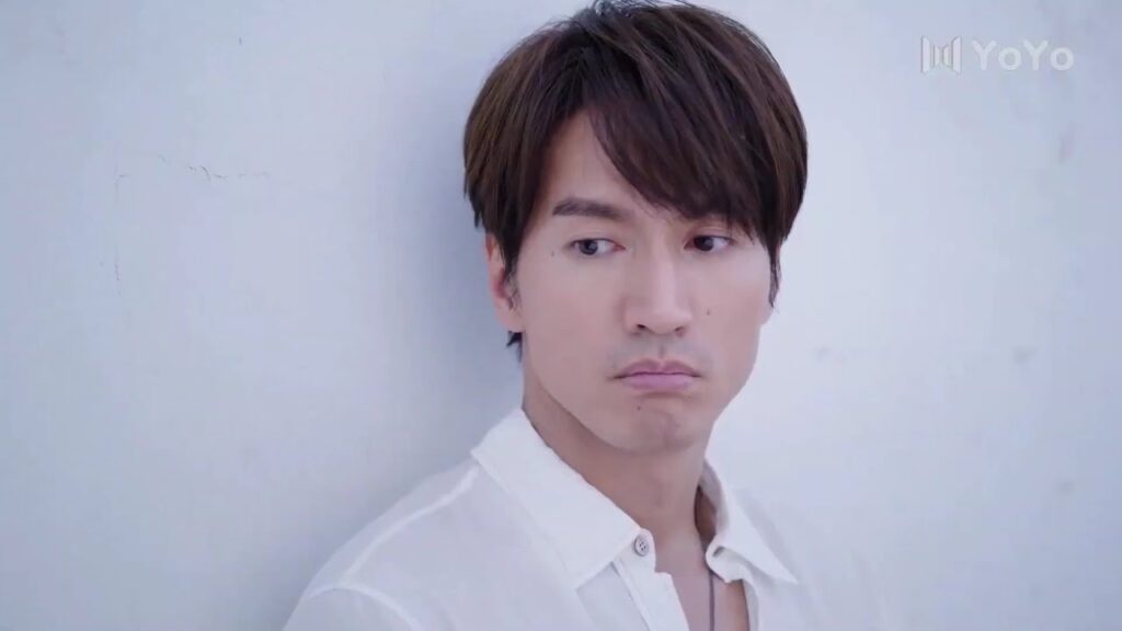 يغضب منها و يرمي سترته على الارض لانها كانت مع رجل آخر😱💔 ( عد نجومك المحظوظة )