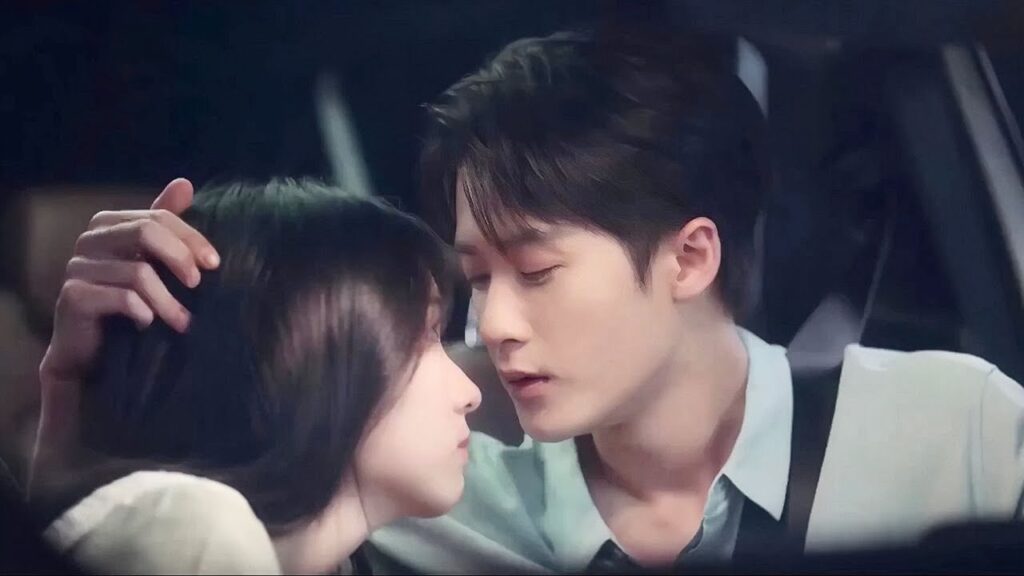 حياته الرمادية تصبح ملونة بعد ان يتلقي بها في الحافلة و يقع في حبها 08