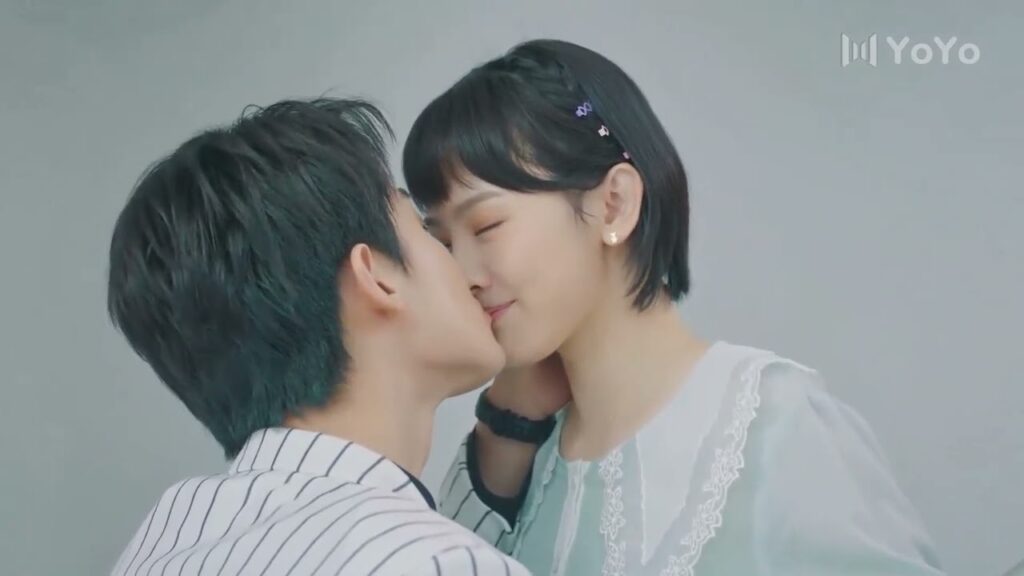 قبـلة مثيرة في الشركة بسرية 🤩❤️ (صوتك جميل )