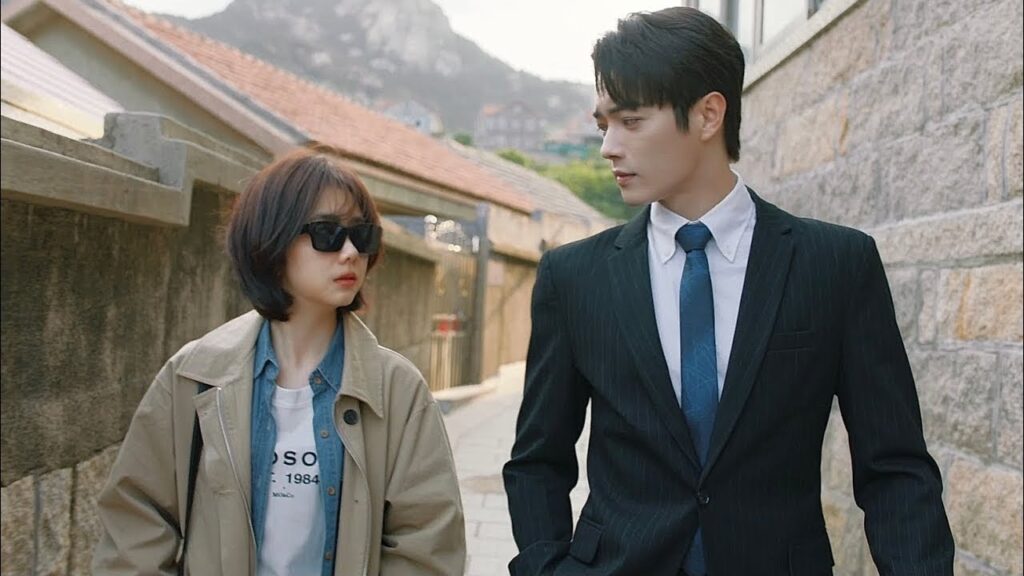 يستغل فرصة استقالة حبه الأول فيركض خلفها ويقدم لها العمل معه للتقرب منها!😯❤️مشهد من "جميلة مثلك"