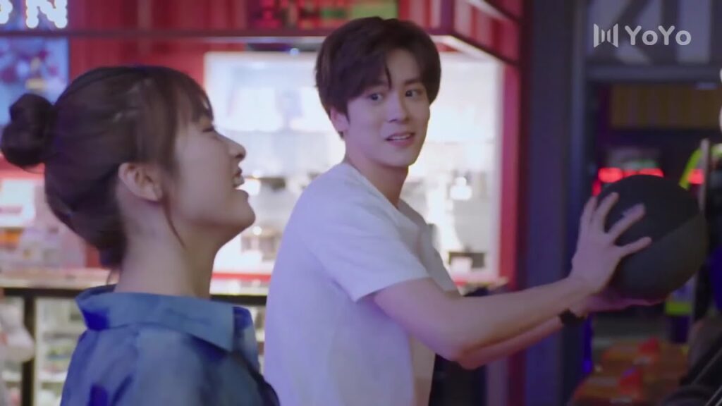 تذهب الى مدينة الالعاب مع رئيسها و تتصرف بجنون ❤️😍(عد نجومك المحظوظة )