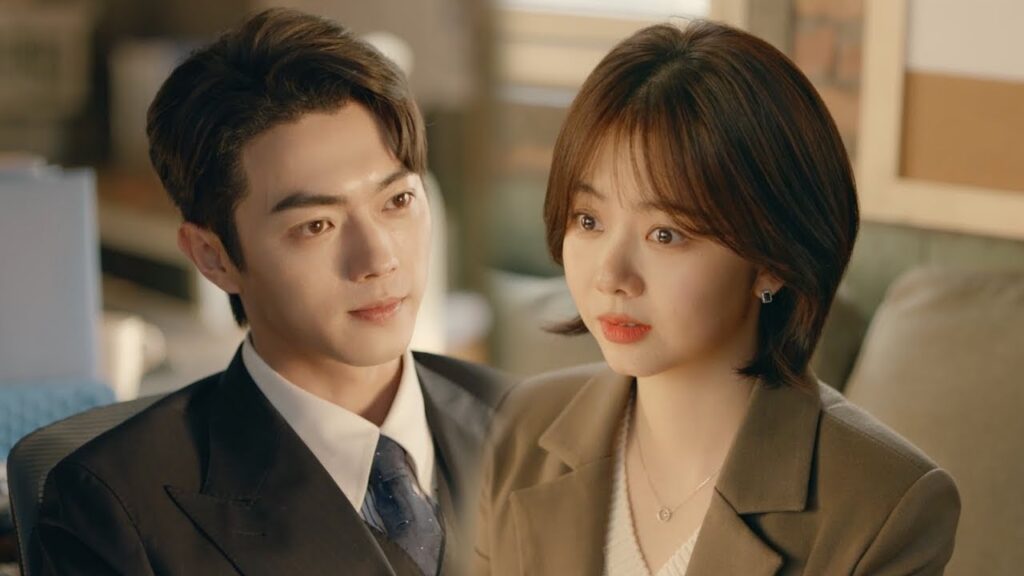 ظل الرئيس قلقًا من تعاون فتاته مع منافسه وبذكائها تجعله يهرع إليها ويفاجئها😯❤️مشهد من “جميلة مثلك” ظل الرئيس قلقًا من تعاون فتاته مع منافسه وبذكائها تجعله يهرع إليها ويفاجئها😯❤️مشهد من "جميلة مثلك"