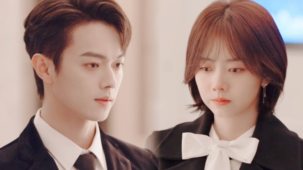 تنفصل حبيبته عن خطيبها فيسعد الرئيس الماكر سرًا لأنه أصبح لديه الفرصة أخيرًا😯❤️مشهد من "جميلة مثلك"