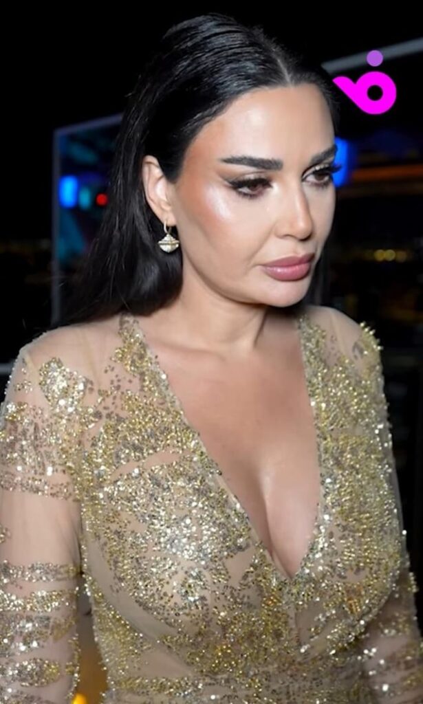 Cyrine Abdelnour - HOT chest 🔥