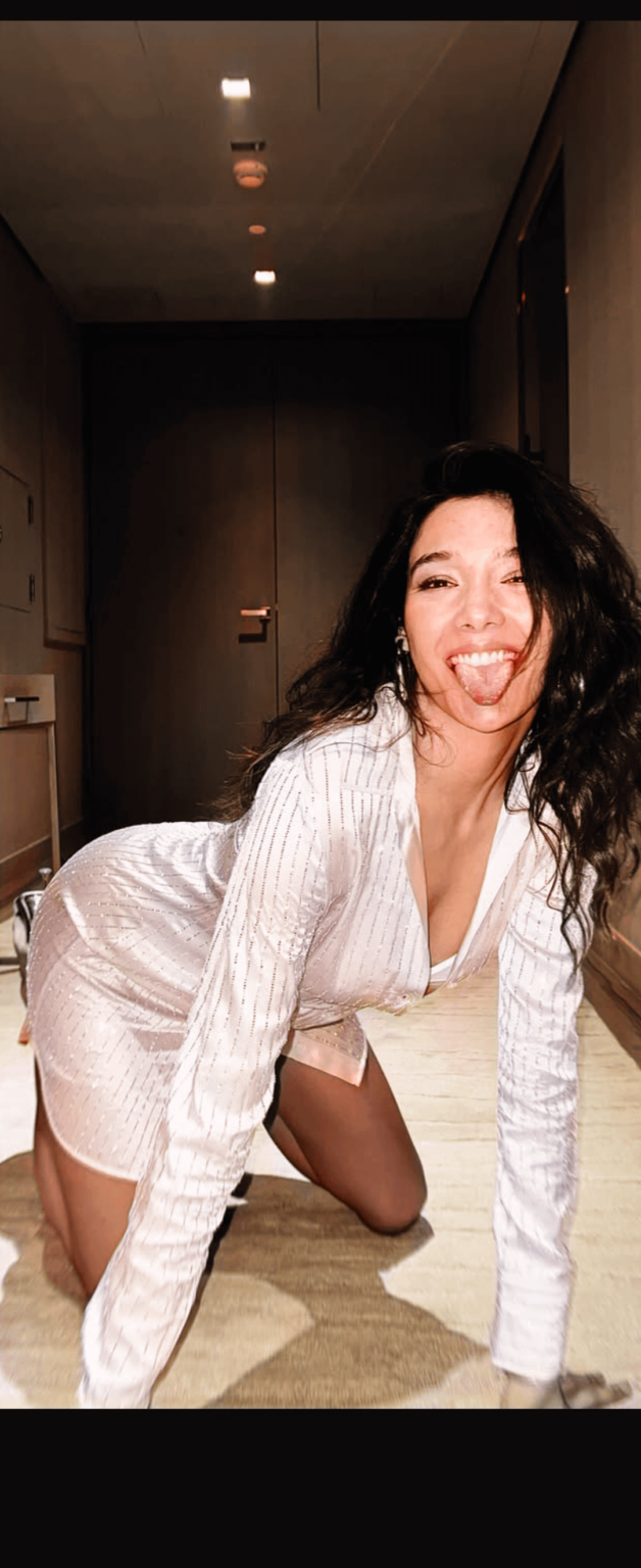 Aybüke Pusat (renklendirilmiş)