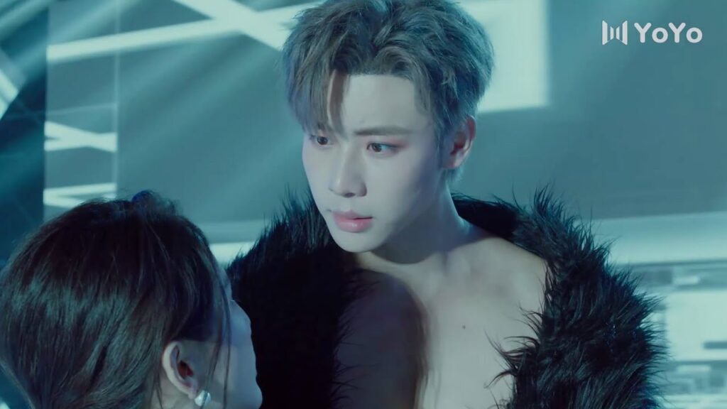 حبيبها الخائن يرميها في المسبح لكن يأتي رئيسها و ينقذها❤️ ( ارواح ضائعة على الطريق )