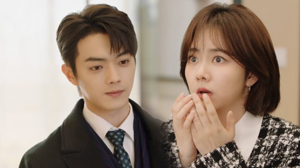 يقدم الرئيس المتملك هدية للفتاة التي أحبها سرًا وسعرها يصدم الجميع😯❤️مشهد لطيف من “جميلة مثلك” يقدم الرئيس المتملك هدية للفتاة التي أحبها سرًا وسعرها يصدم الجميع😯❤️مشهد لطيف من "جميلة مثلك"