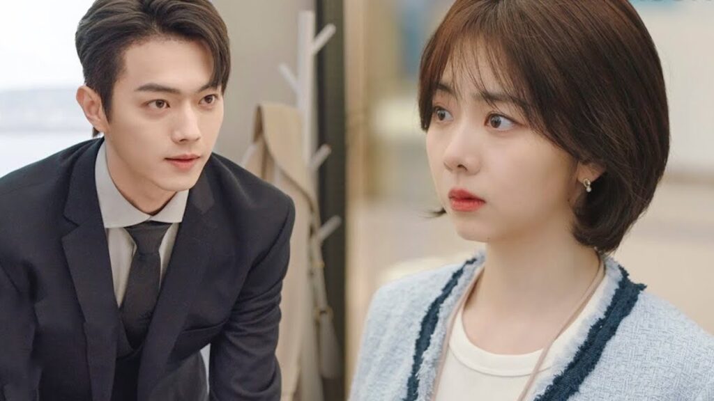 يلقي الرئيس نظرة سرية على موظفته أثناء الاجتماع ولم يتمكن من إخفاء الحب في عينيه❤️مشهد من جميلة مثلك