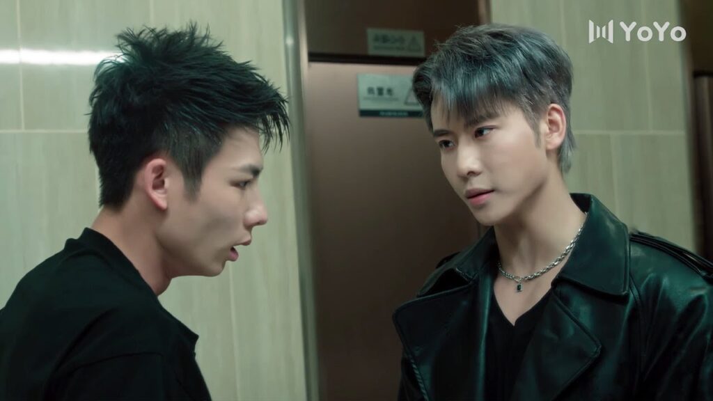 يأخذ حق حبيبتـه من حبيبها السابق 💔😱( ارواح ضائعة على الطريق )