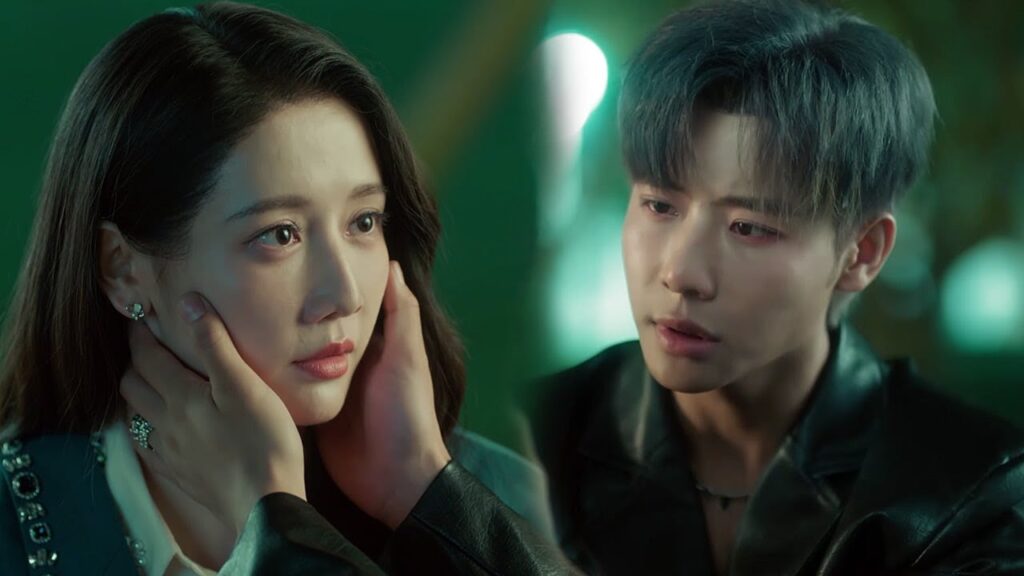 ينظر اليها و يخبرها بأنه يحبـها بصدق ❤️( ارواح ضائعة على الطريق )