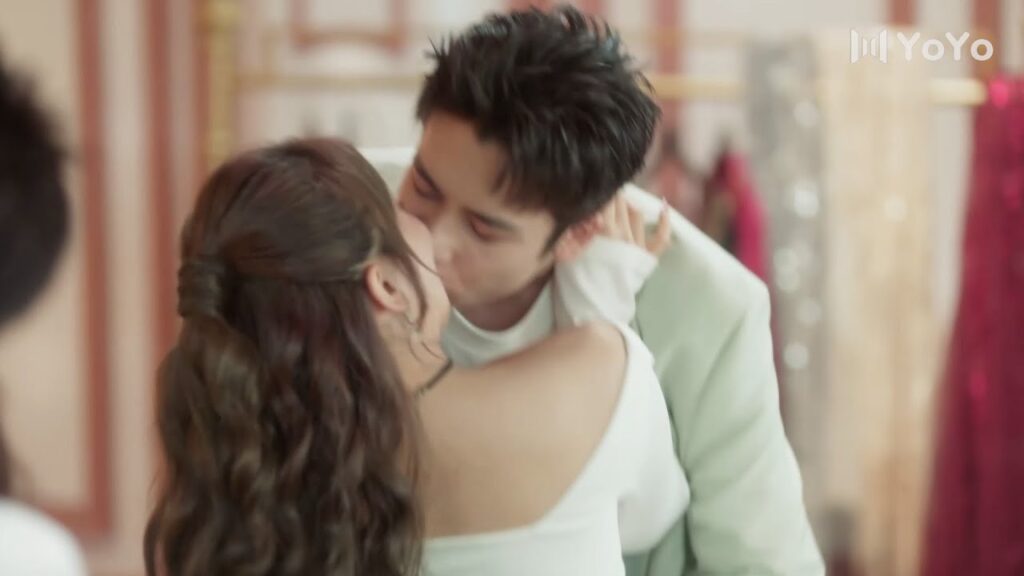 تعتقد بأن ما تفعله معه غير صحيح ؟ لكن يصعب التحكم بمشاعرها❤️( ارواح ضائعة على الطريق )