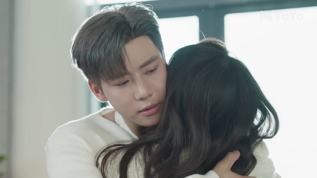 يده مصابـة و يستغل الوضع لكي لا يفعل ما يريد معها ❤️🔥 ( ارواح ضائعة على الطريق )