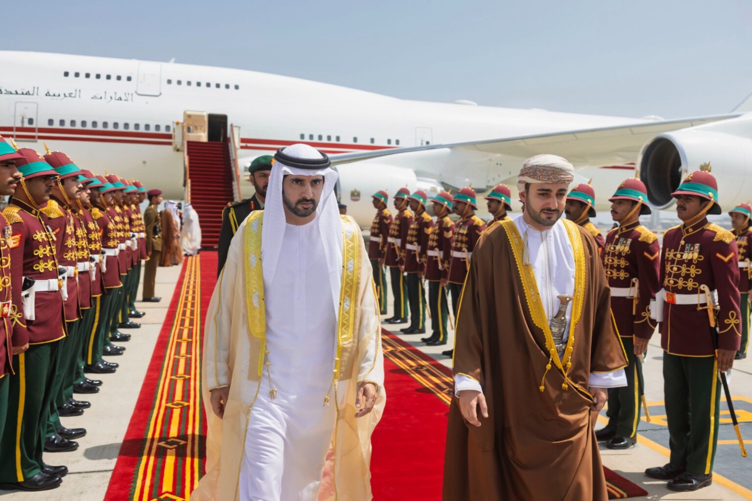 حمدان بن محمد يصل إلى سلطنة عُمان في زيارة رسمية حمدان بن محمد يصل إلى سلطنة عُمان في زيارة رسمية