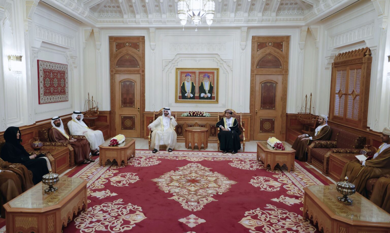 حمدان بن محمد يلتقي نائب رئيس مجلس الوزراء العماني لشؤون مجلس الوزراء حمدان بن محمد يلتقي نائب رئيس مجلس الوزراء العماني لشؤون مجلس الوزراء