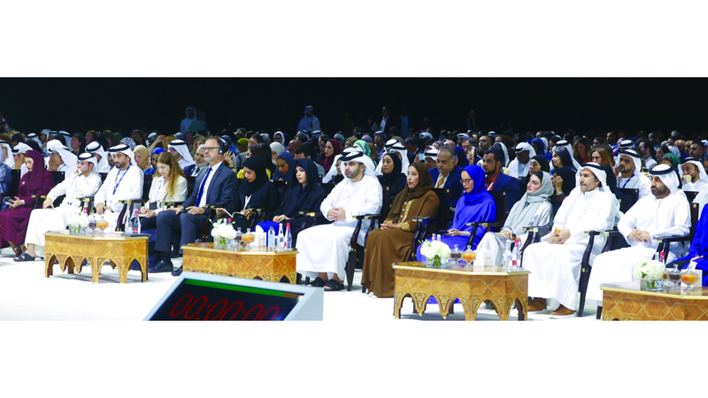 قمة الإعلام العربي تناقش «تداعيات الفوضى وتحديات الاستقرار» منصور بن محمد ولطيفة بنت محمد خلال حضورهما الجلسة. من المصدر