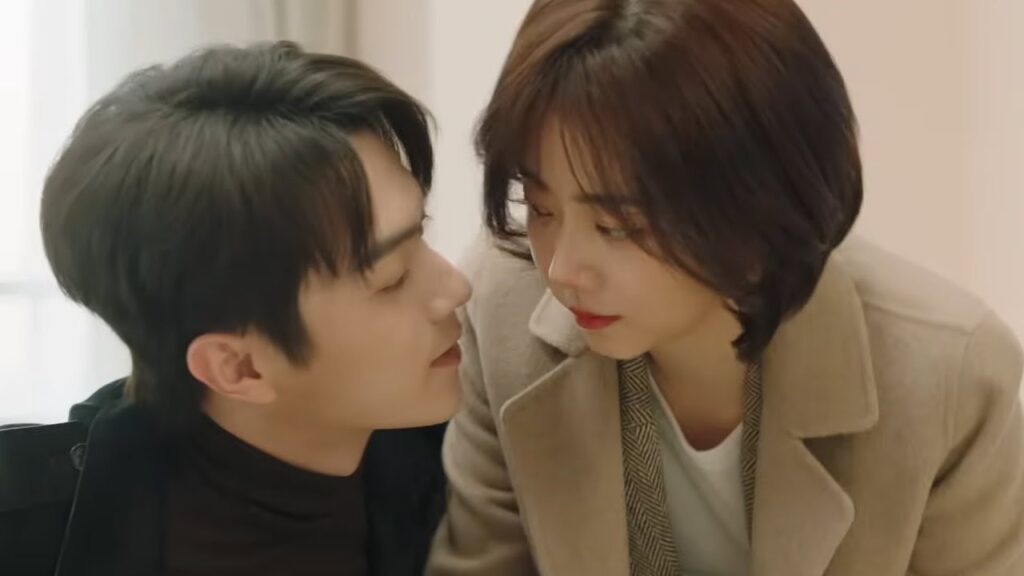 الحميمية في الجناح مثيرة للغاية! يخطف الرئيس المتسلط قبلة من زوجته سرا فتهرب بخجل❤️من “جميلة مثلك” الحميمية في الجناح مثيرة للغاية! يخطف الرئيس المتسلط قبلة من زوجته سرا فتهرب بخجل❤️من "جميلة مثلك"